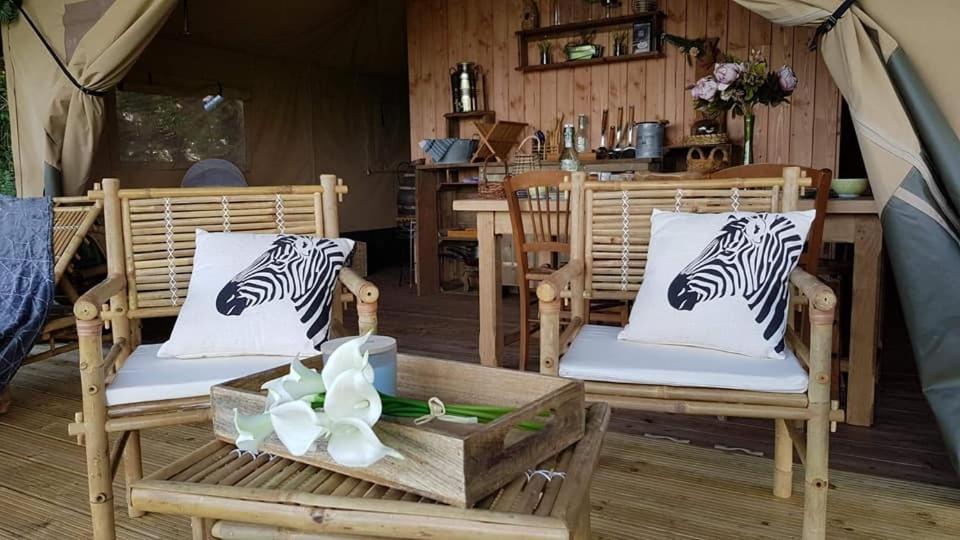 Готель Glamping Des 2 Marguerites Bazoches-au-Houlme Екстер'єр фото